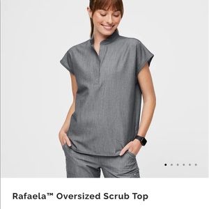 FIGS Rafaela Oversized Scrub Top Size Small Graphite